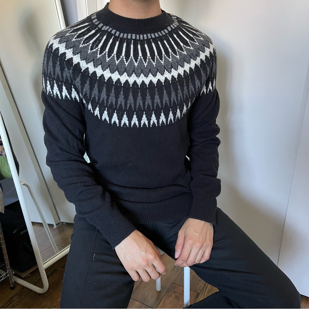 Black Express Sweater With Pattern - image 1